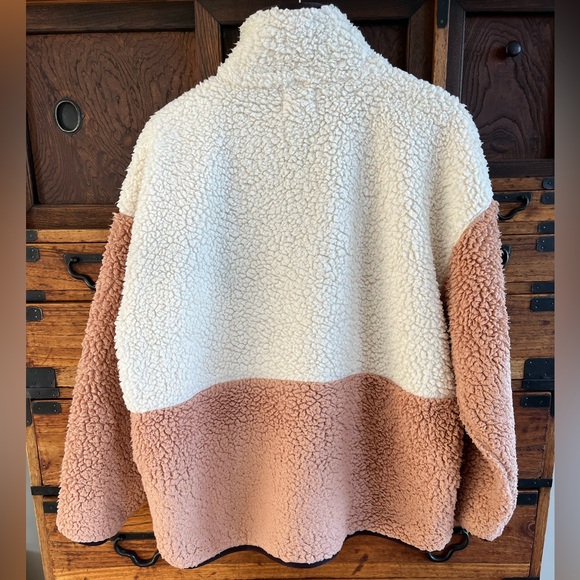 Lou & Grey Color-Block Sherpa Pullover Size: L - Picture 2 of 8